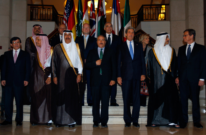 Diplomats pose after their Friends of Syria alliance meeting in Amman May 22, 2013 (Reuters / Muhammad Hamed)