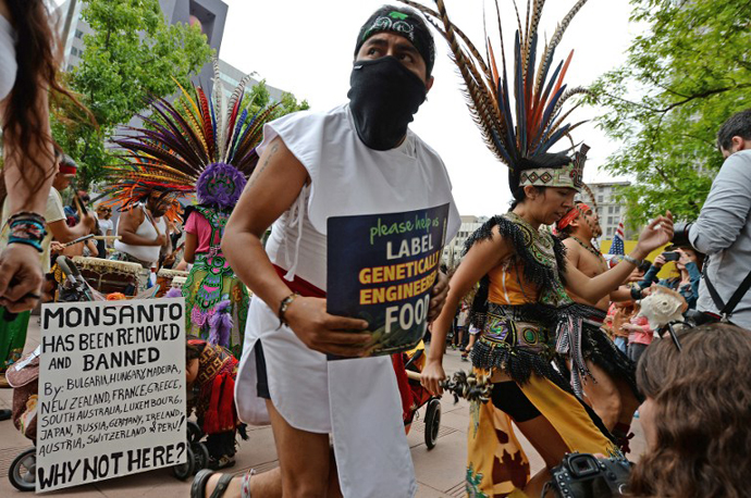 Native American dancers protest against agribusiness giant Monsanto in Los Angeles on May 25, 2013. (AFP Photo / Robyn Beck)