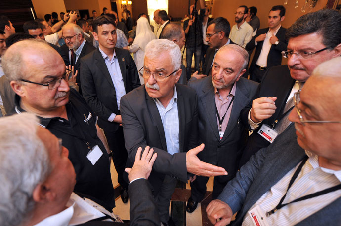 President of the Syrian National Council (SNC) George Sabra (C) talks with other Syrian opposition members during a break at the Syrian opposition meeting in Istanbul, on May 25, 2013.(AFP Photo / Ozan Kose)