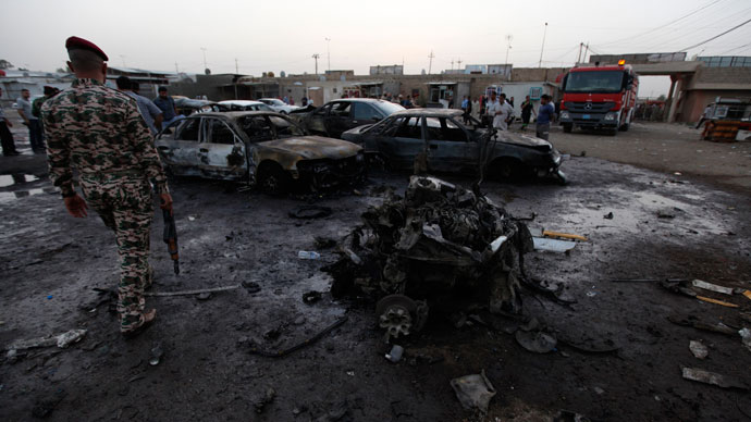 Iraqi security personnel inspect the site of a bomb attack in Baghdad May 27, 2013.(Reuters / Thaier al-Sudani)