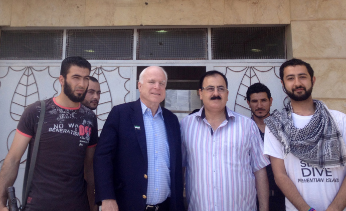 US Senator John McCain (C-L) posing for a picture with Syrian rebel leader General Salim Idris (C-R) and other members of the Syrian opposition in the Syrian border town of Bab al-Salam, near Turkey, on May 27, 2013 (AFP Photo / Mouaz Moustafa / HO / Syrian Emergency Task Force)