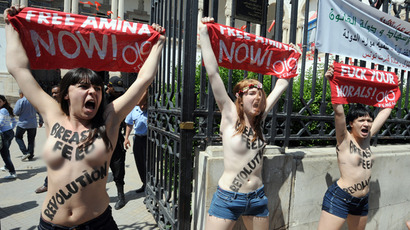 Topless Femen deface Christian cross in Vatican (GRAPHIC VIDEO)