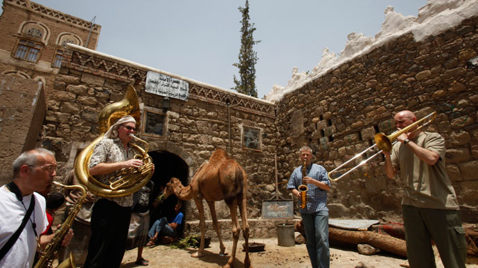 Brass ensemble perform on a street in the old city of Sanaa.(Reuters / Khaled Abdullah)