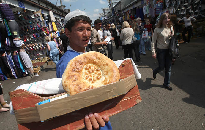 A clothes market in Moscow. (RIA Novosti / Iliya Pitalev)