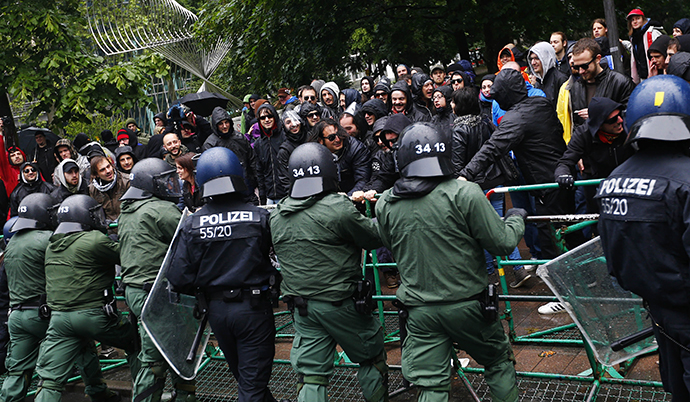 Police try to prevent protestors from breaking through barricades near the European Central Bank (ECB) headquarters during an anti-capitalist "Blockupy" demonstration in Frankfurt, May 31, 2013. (Reuters / Kai Pfaffenbach)