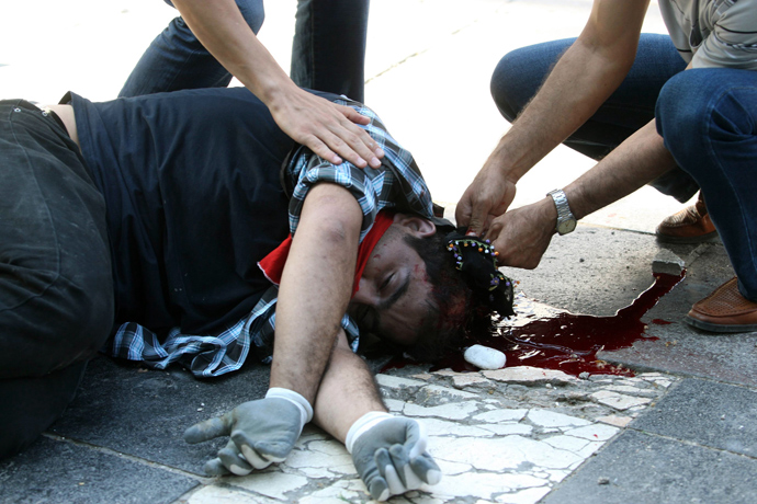 An injured demonstrator lies on the ground on June 1, 2013 during a march to parliament and the prime minister's office in Ankara (AFP Photo / STR)