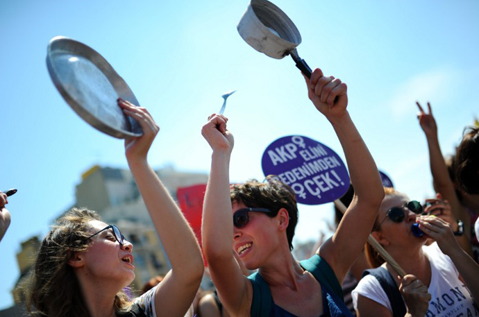 Women chant slogans and dance on Taksim square in Istanbul on June 8, 2013. (AFP Photo / Bulent Kilic)