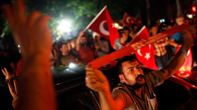Anti-government protesters demonstrate on a street in central Ankara June 14, 2013.(Reuters / Dado Ruvic)