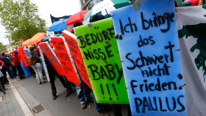 Protesters hold posters during an anti-capitalism "Blockupy" demonstration in Frankfurt June 1, 2013.(Reuters / Kai Pfaffenbach)