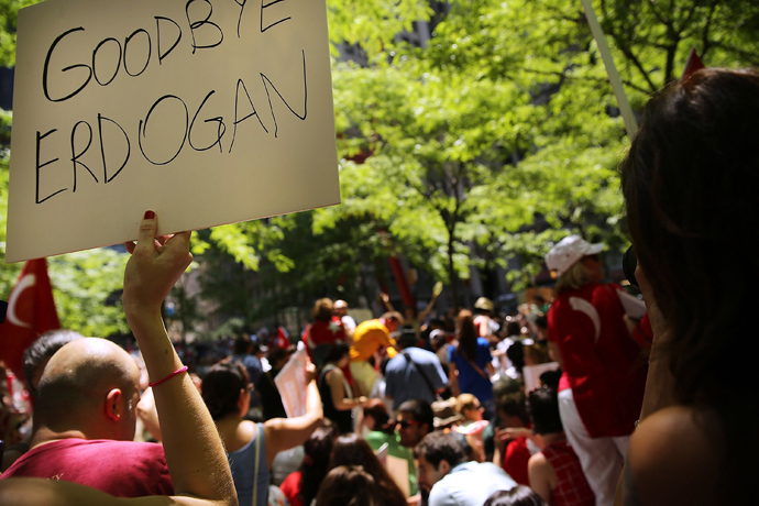 Hundreds of people, including many Turkish Americans and members of the Occupy Wall Street movement, protest in Zuccotti Park in solidarity with demonstrators in Istanbul who are trying to stop a popular park from being demolished to make way for a shopping center on June 1, 2013 in New York City (AFP Photo / Spencer Platt)