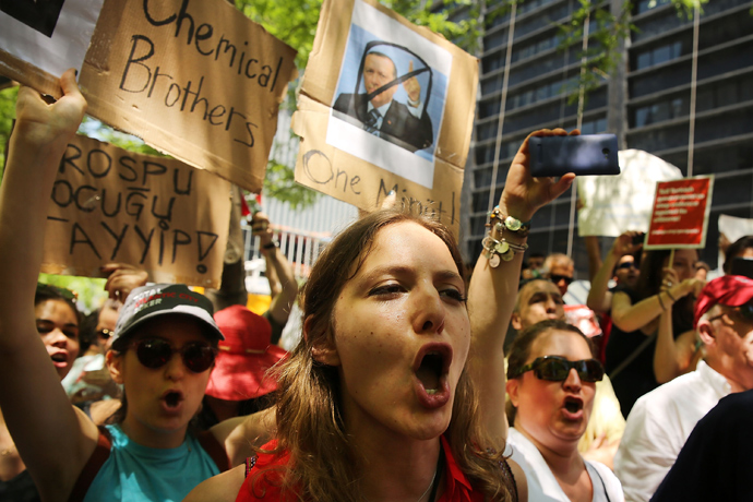 Hundreds of people, including many Turkish Americans and members of the Occupy Wall Street movement, protest in Zuccotti Park in solidarity with demonstrators in Istanbul who are trying to stop a popular park from being demolished to make way for a shopping center on June 1, 2013 in New York City (AFP Photo / Spencer Platt)