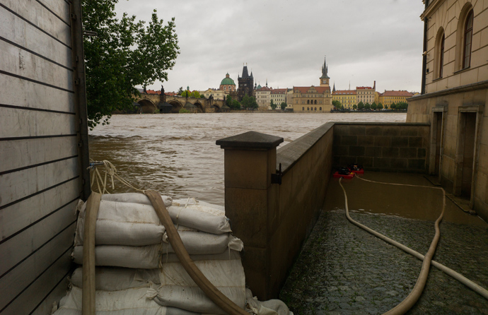 A metal anti-flood barriers and sand bags are seen as Vltava river is flooded on June 02, 2013 in Prague (AFP Photo / Michael Cizek)