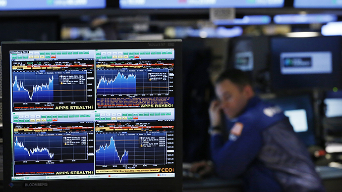 A Bloomberg terminal displays news while traders work on the floor of the New York Stock Exchange, May 16, 2013. (Reuters / Brendan McDermid)