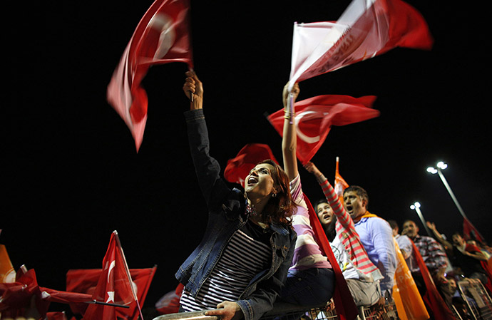 Supporters of Turkish Prime Minister Tayyip Erdogan cheer upon his arrival at Istanbul's Ataturk airport early June 7, 2013. (Reuters / Stoyan Nenov)