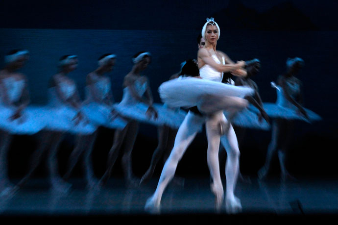 Members of the Mariinsky theatre perform during a rehearsal for filming in St.Petersburg June 2, 2013.(Reuters / Alexander Demianchuk)