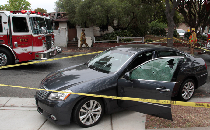 A vehicle sits on the side of a road with a window shattered by bullets that an eyewitness says is connected to a shooting a few blocks away on the campus of Santa Monica College in Santa Monica, California, June 7, 2013 (Reuters / Jonathan Alcorn)