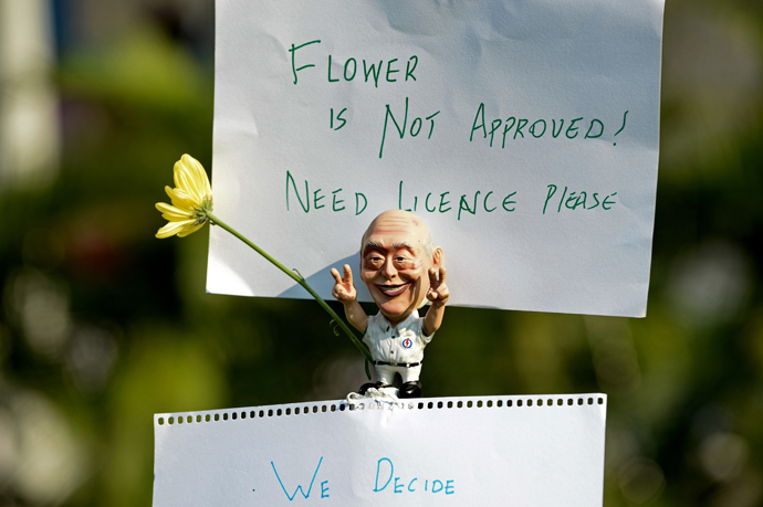 A Caricature of former Singapore prime minister Lee Kuan Yew is displayed during a rally at a free-speech park called Speakers' Corner in Singapore on June 8, 2013 (AFP Photo / Roslan Rahman) 