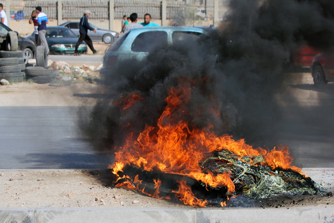 Tyres are burning during clashes between protesters and troops of the Libyan Shield Forces (LSF), a coalition of militias, following a demonstration outside the LSF office in the Libyan northern city of Benghazi on June 8, 2013 (AFP Photo / Abdullah Doma)
