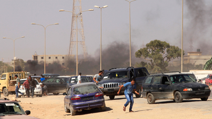 Protesters run after an attack on a Libyan militia, the Libya Shield brigade, headquarters in Benghazi, June 8, 2013 (Reuters / Esam Al-Fetori)