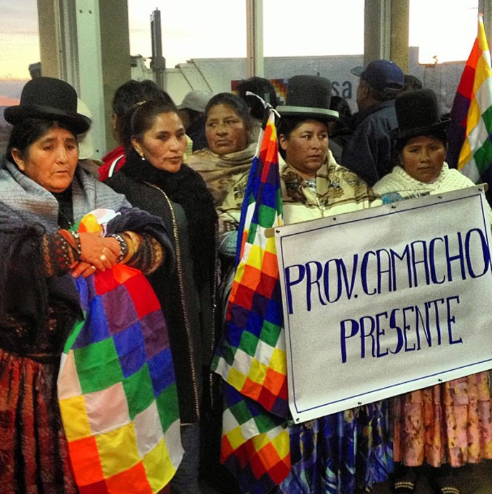 Four hours for President Evo Morales to arrive in Bolivia and the airport is already packed with people who want to welcome him. (Photo from Instagram/@RT)