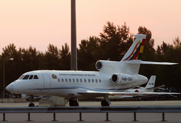 The Bolivian presidential airplane is parked at the Vienna International Airport in Schwechat July 3, 2013. (Reuters)