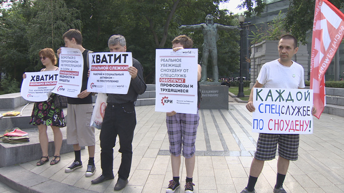 Screenshot from RT video of pro-Snowden protesters in Moscow