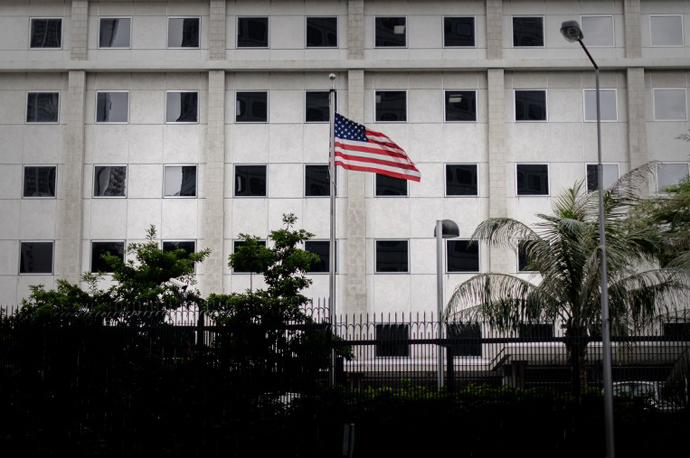 The US flag flutters in front of the US consulate in Hong Kong on June 10, 2013. (AFP Photo / Philippe Lopez)