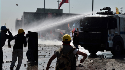 Istanbul warzone: Thousands of protesters try to reclaim Taksim Square