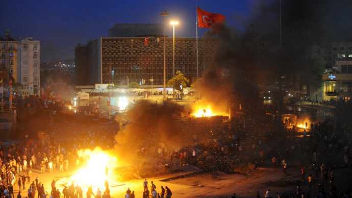  Protestors clash with Turkish riot policemen on Taksim square on June 11, 2013. (AFP Photo / Bulent Kilic)