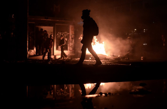 Protesters clash with riot police at Taksim square in Istanbul on June 11, 2013. (AFP Photo / Aris Messinis)