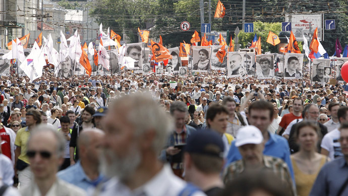 Thousands march in Moscow opposition rally on Russia Day