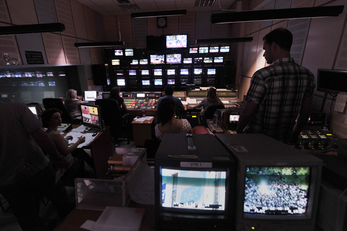 Greece's public TV employees broadcast a Web-Tv signal in a control room at the ERT headquarters in Athens on June 12, 2013, a day after a shock decision by the government to shut down the state broadcaster's operations with immediate effect, a move affecting nearly 2,700 jobs. (AFP Photo)