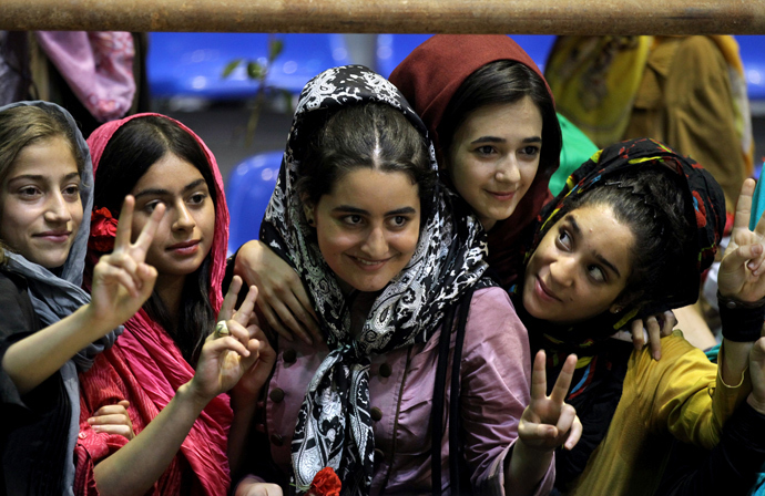 Supporters of Iranian advisor to the supreme leader Ayatollah Ali Khamenei and hopeful conservative presidential candidate, Ali Akbar Velayati, attend a campaign rally in Tehran, on June 12, 2013 (AFP Photo / Atta Kenare) 