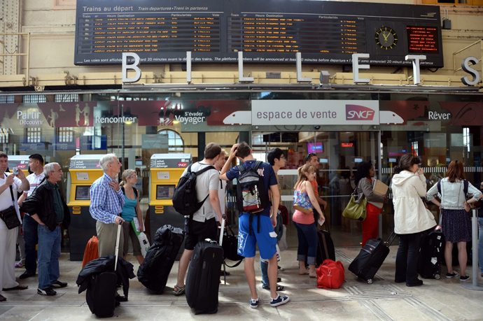 People look at an information board at the Saint Charles train station during a strike by French SNCF state-owned railway company employees on June 13, 2013, in Marseille (AFP Photo / Anne-Christine Pououlat) 