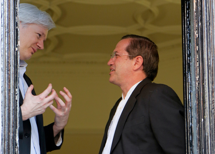 WikiLeaks founder Julian Assange stands with Ecuador's Foreign Affairs Minister Ricardo Patino (R) at Ecuador's embassy in central London June 16, 2013 (Reuters / Chris Helgren)