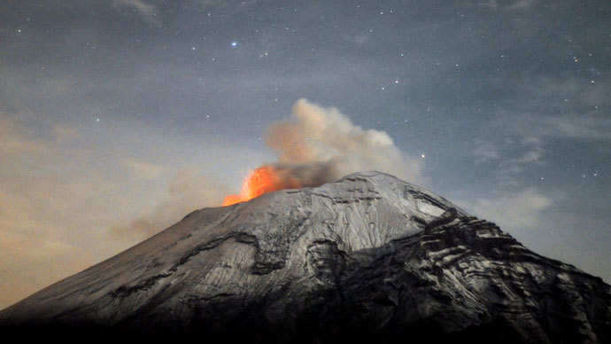 Huge Mexican volcano eruption hurls burning ash into the sky (VIDEO)