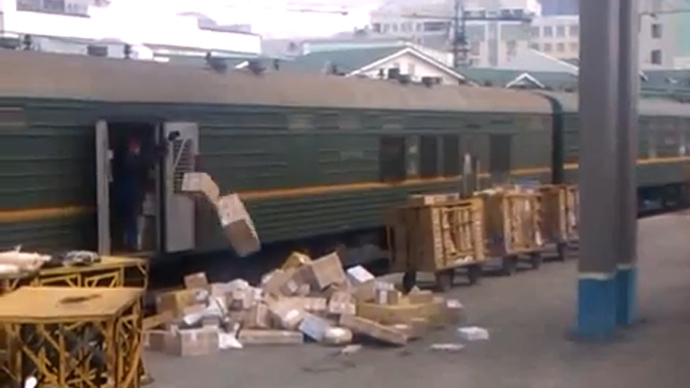 Savage barrage: Parcel abuse sparks outrage at Russian Post (VIDEO)