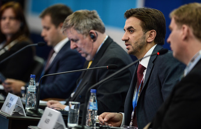 Mikhail Abyzov, Chairman of Russia's biggest engineering company E4 Group, and other panelists at SPIEF 2013 (RIA Novosti).