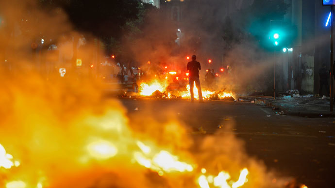 A man stands between bonfires lit by demonstrators as they clashed with police during an anti-government protest in Rio de Janeiro June 20, 2013.(Reuters / Luciana Whitaker)