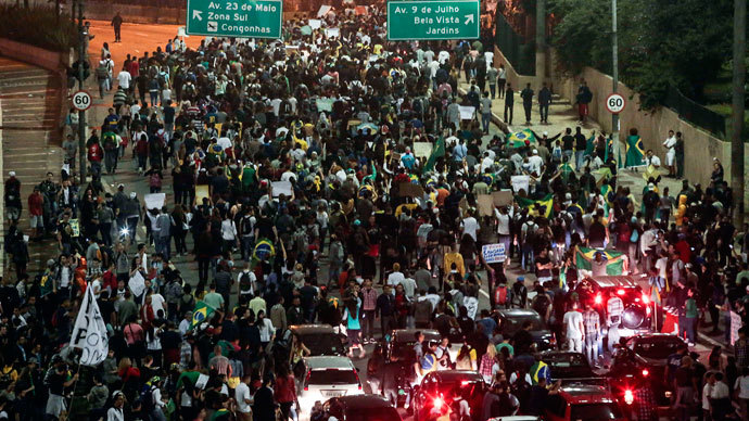 Demonstrators march during a demonstration in Sao Paulo, Brazil, on June 20, 2013.(AFP Photo / Miguel Schincariol)