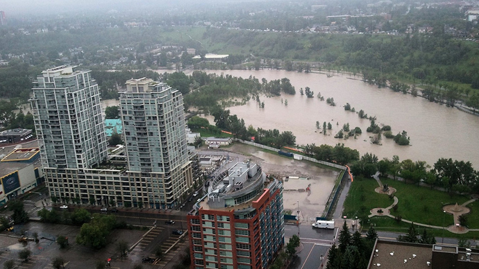Canada floods: Troops deployed to help with evacuation of 100,000 people (PHOTOS)
