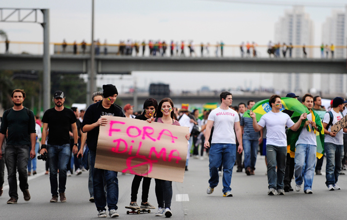 Demonstrators carry a cardboard message as they block Presidente Dutra highway and the access to reach Guarulhos International Airport during an anti-government protest on the outskirts of Sao Paulo June 21, 2013 (Reuters / Junior Lago)