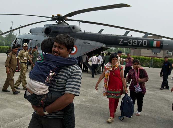 Indian pilgrims evacuated from flood-hit areas by the Indian Air Force (IAF) arrive at the Jolly Grant Airport in Dehradun, state capital of Uttarakhand on June 21, 2013. (AFP Photo) 