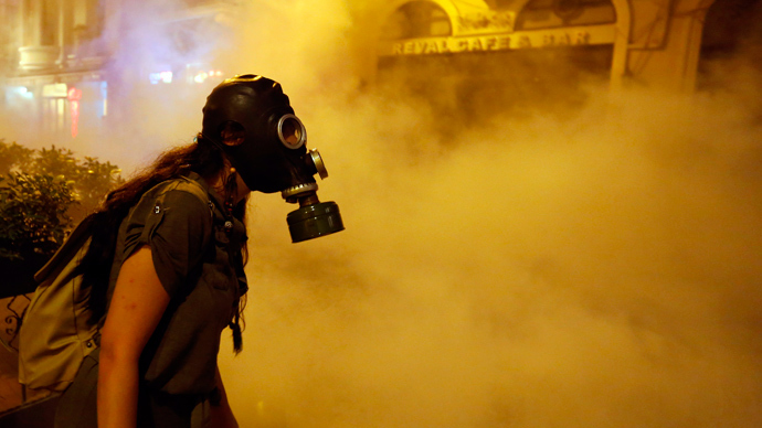 A protestor wears a gas mask during clashes with police near Taksim Square in Istanbul June 22, 2013 (Reuters / Marko Djurica)