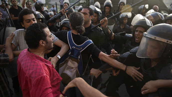 Over 200 injured as Morsi supporters, opponents clash north of Cairo