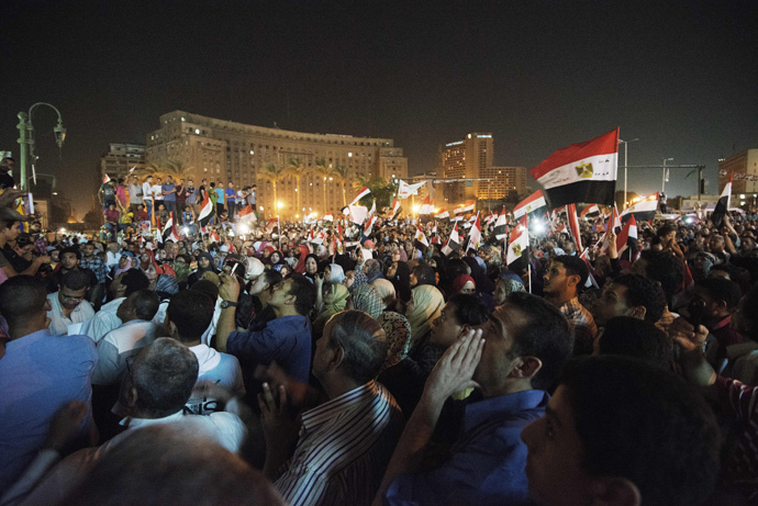 Hundreds of Egyptian anti government protesters shout political slogans against Egyptian President Mohammed Morsi in Egypt's landmark Tahrir square as they watch Morsi's speech protesting against government and the Muslim Brotherhood on June 26, 2013 in Cairo, Egypt (AFP Photo / Gianluigi Guercia) 