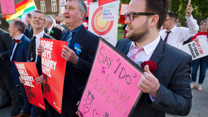 Protesters gather outside the Houses of Parliament in central London on June 3, 2013, in support of same-sex marriage.(AFP Photo / Leon Neal)