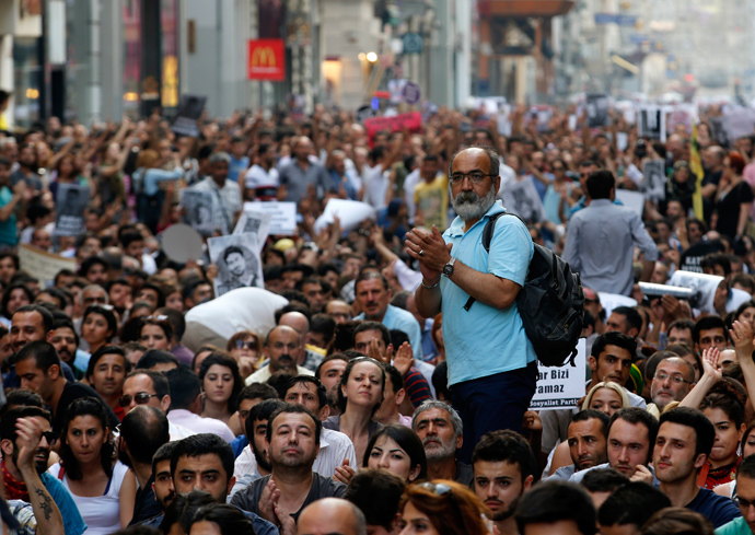 A protester applauds during an anti-government protest at Taksim Square in Istanbul June 29, 2013 (Reuters / Umit Bektas)