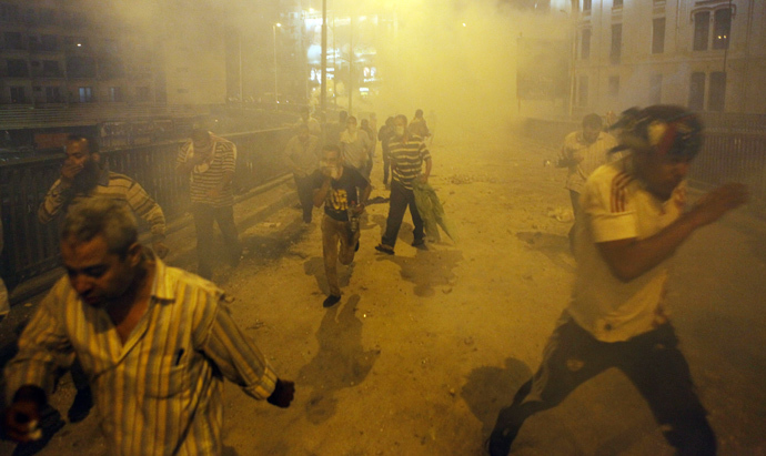 Supporters of deposed Egyptian President Mohamed Mursi run from tear gas fired by riot police during clashes at Ramses Square in Cairo, July 15, 2013 (Reuters / Amr Abdallah Dalsh) 