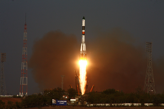 The Soyuz-U rocket and the Progress M-12M cargo spacecraft are launched from Baikonur Cosmodrome on August 24, 2011. (RIA Novosti / Oleg Urusov)